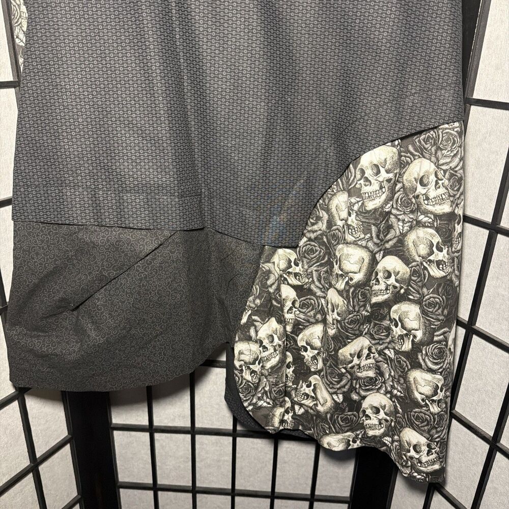 Women’s Black Gothic Skull Roses Shawl Collar Vest Size 1X - Picture 10 of 16